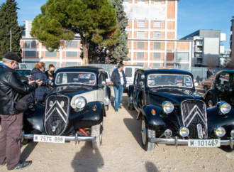 Encuentro Solidario de Vehículos Clásicos e Históricos: mucho público en Alcalá para disfrutar de verdaderas joyas del motor