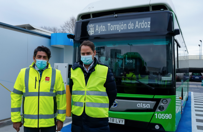 El primer autobús urbano movido con hidrógeno de la Comunidad de Madrid, en Torrejón de Ardoz