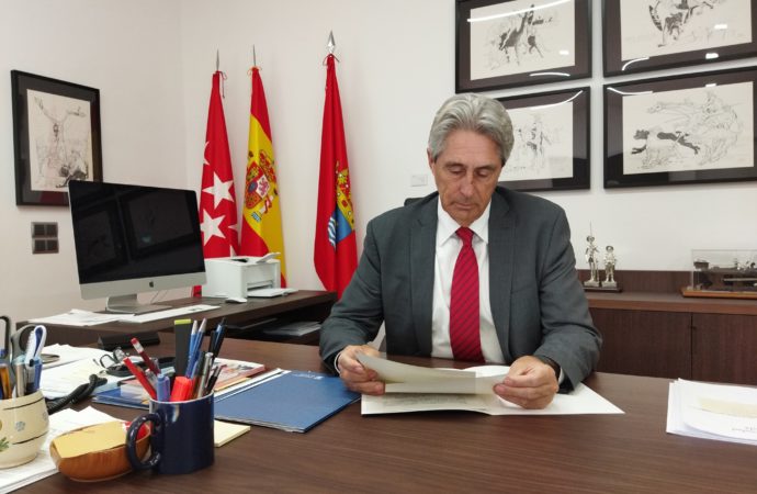 El actual rector de la Universidad de Alcalá, José Vicente Saz, será el único candidato a las elecciones
