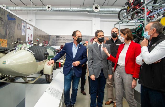 La ministra de Turismo, Reyes Maroto visita la Exposición “Motos Made in Spain” en Alcalá  