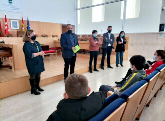 275 aniversario de la fundación de San Fernando: alumnos del Colegio Guernica visitan el Ayuntamiento