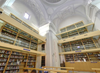 El hispanista William Chislett dona a la Biblioteca UAH su colección de literatura contemporánea