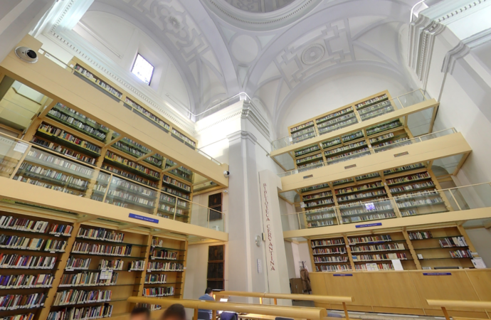 El hispanista William Chislett dona a la Biblioteca UAH su colección de literatura contemporánea