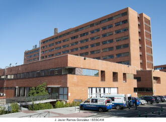 Agentes de la Policía Local salvan la vida de un bebé que se estaba ahogando en Guadalajara