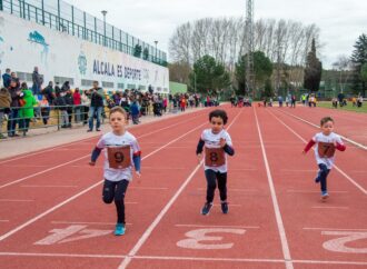 La pista de atletismo Antonio Fernández acoge la jornada inaugural de atletismo infantil en pista en Alcalá