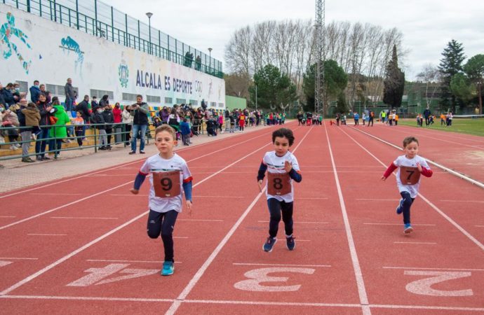 La pista de atletismo Antonio Fernández acoge la jornada inaugural de atletismo infantil en pista en Alcalá