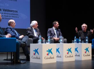 Éxito de público en Alcalá para ver el encuentro interactivo con el chef, Ferrán Adriá