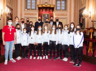 El Club de Baloncesto Juan de Austria y el Club Municipal de Ajedrez de Alcalá, homenajeados en el Ayuntamiento
