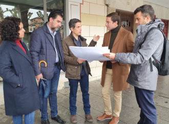 El secretario general del PSOE de Madrid, Juan Lobato, conoce en Alcalá el nuevo proyecto de movilidad y peatonalización