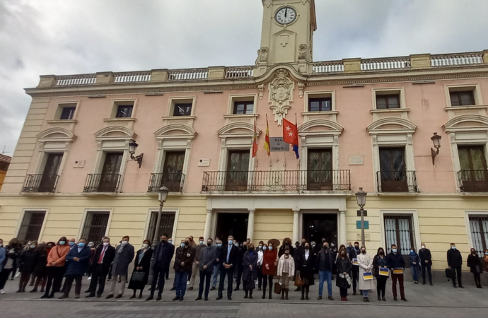 Acto en solidaridad con el pueblo ucraniano en Alcalá: concentración silenciosa de 5 minutos convocado por la Federación Española de Municipios y Provincias