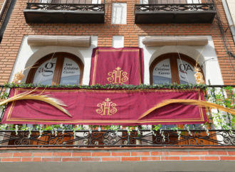 Semana Santa Alcalá 2023: Concurso de embellecimiento de balcones y escaparates