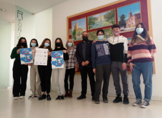 Alumnos del IES Vega del Jarama visitan el Ayuntamiento de San Fernando tras su experiencia en la campaña de sensibilización para donar sangre