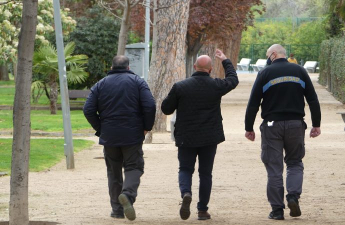 Agentes y cámaras de seguridad para vigilar los parques y zonas verdes de Alcalá