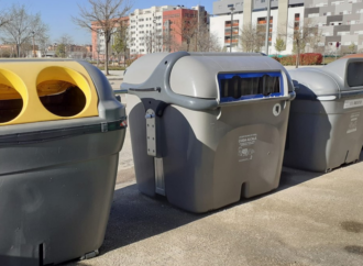 Los contenedores de “resto” cambian de color en Alcalá, de verde a gris