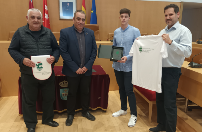 Reconocimiento al nadador de San Fernando, Jaime Peña, tras su éxito en el Campeonato de España