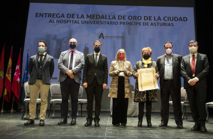 Covid 19 / Medalla de Oro de la Ciudad al Hospital de Alcalá y emocionante homenaje a quienes colaboraron en la pandemia