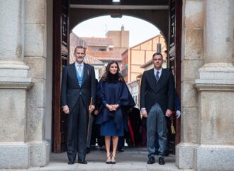 Los Reyes entregan este miércoles, 23 de abril, el Premio Cervantes a Álvaro Pombo en Alcalá de Henares