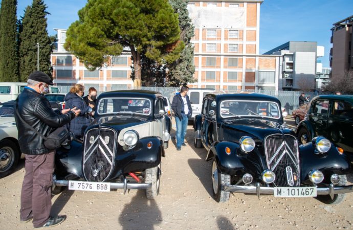 Gran exposición gratuita de coches de época junto a la Antigua GAL en Alcalá de Henares