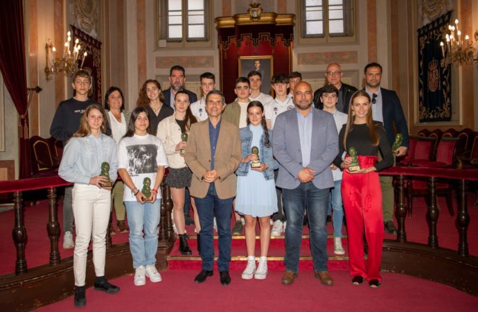 Natación, ciclismo, hockey… numerosos deportistas de Alcalá, recibidos en el Ayuntamiento