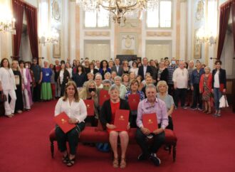 La Escuela Municipal de Adultos de Alcalá finaliza el curso con un emotivo acto de entrega de diplomas