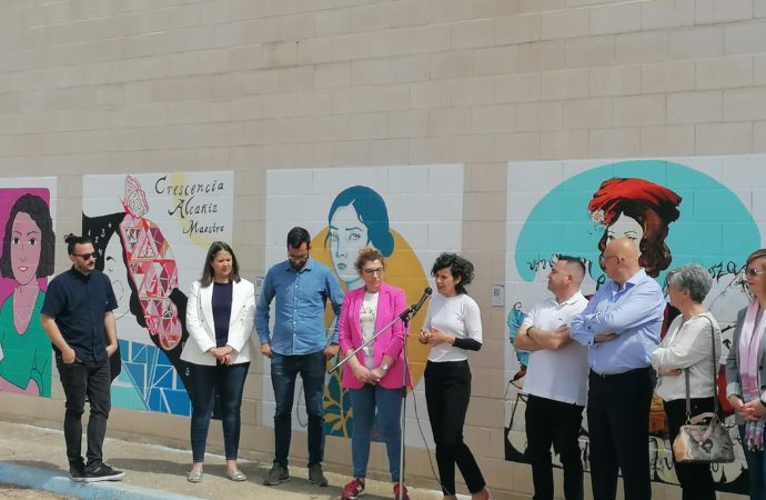 Villanueva de la Torre homenajea con un gran mural a cinco mujeres pioneras en España
