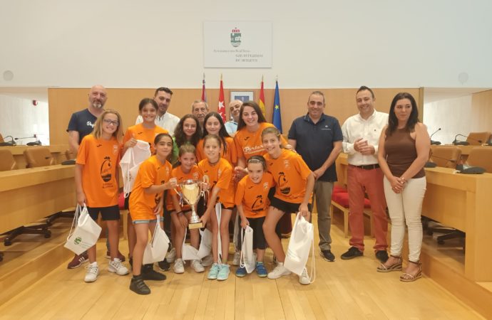 Reconocimiento institucional al Club de Fútbol Sala Fernando en el Ayuntamiento