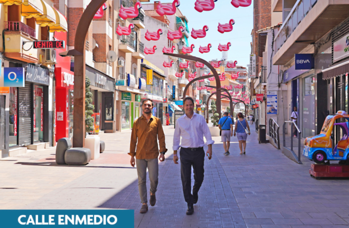 Las calles de la Zona Centro de Torrejón se decoran con motivos veraniegos para dinamizar el comercio local