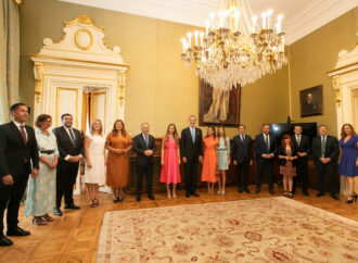 Alcalá, presente en la Ofrenda Nacional al Apostol Santiago, junto a los Reyes y sus hijas