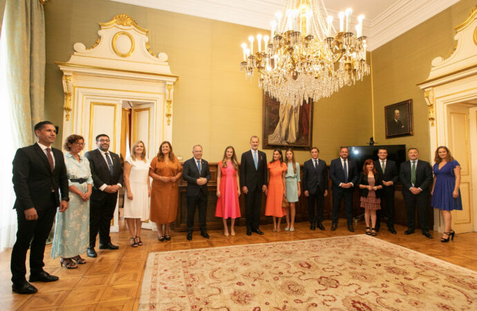 Alcalá, presente en la Ofrenda Nacional al Apostol Santiago, junto a los Reyes y sus hijas