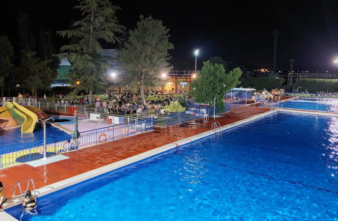 La piscina municipal de Azuqueca amplía su horario hasta las 22:30 h