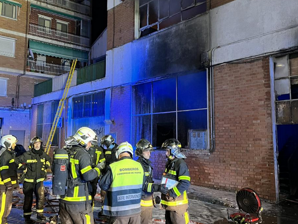 Mueren dos personas en un incendio en una nave industrial ocupada en Torrejón de Ardoz