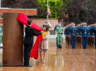 La ministra, Margarita Robles, en el homenaje a las víctimas de ETA relacionadas con Alcalá de Henares