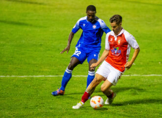 Fútbol / El Trofeo Cervantes, para la RSD Alcalá, tras 11 años de sequía