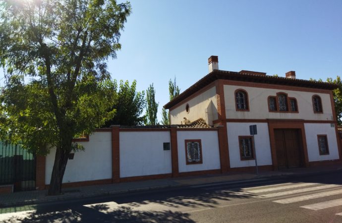 Comienza la demolición de la singular Casa Blanca en Alcalá de Henares