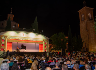 Mucho ambiente en la celebración de la Noche del Patrimonio en Alcalá de Henares 
