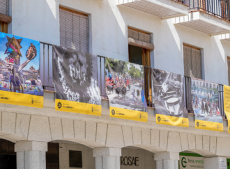 Exposición en la Plaza Mayor de Torrejón con las fotografías de PHotoEspaña 2022 #PhiestaPHE