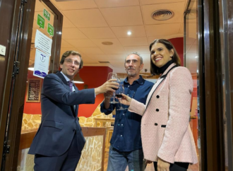 El alcalde de Madrid, Martínez-Almeida, visita Alcalá de Henares respaldando a la portavoz popular Judith Piquet