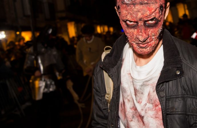 Halloween Alcalá 2022: mucho ambiente para ver de cerca la «Marcha Zombie»