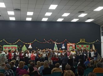 La Escuela Municipal de Adultos de Alcalá celebró su tradicional fiesta navideña  