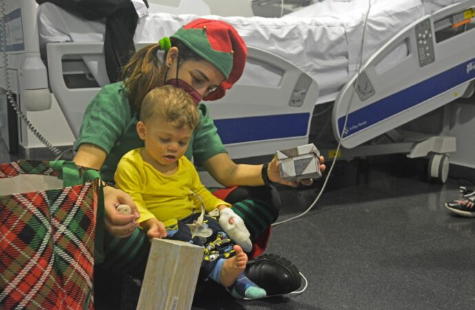 El Hospital de Torrejón celebra la Navidad con música y actividades lúdicas para los pacientes