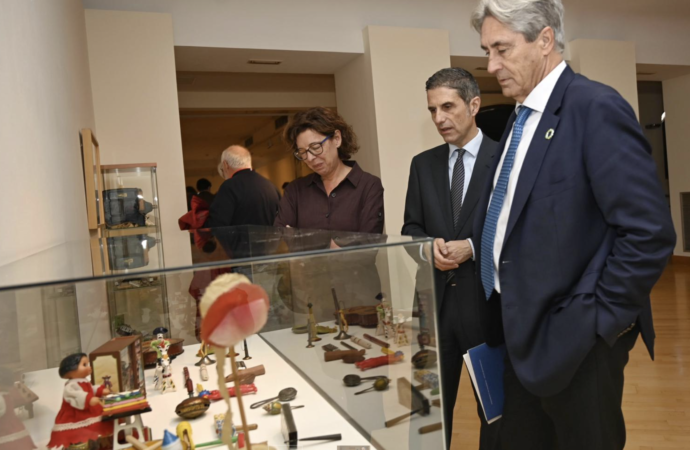 El Antiguo Hospital de Santa María La Rica acoge la exposición “Tiempo para jugar” en Alcalá