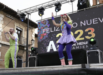 Mucho ambiente en Alcalá con actuaciones y las pre uvas infantiles de Navidad previa a Nochevieja