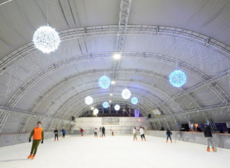 Así es la pista de patinaje de hielo de la Plaza de España de Torrejón