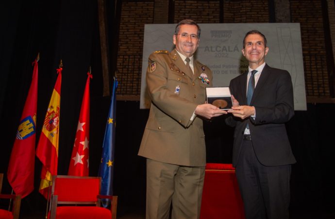 El Ejército de Tierra recibe el Premio Ciudad de Alcalá “Ciudad Patrimonio Mundial”