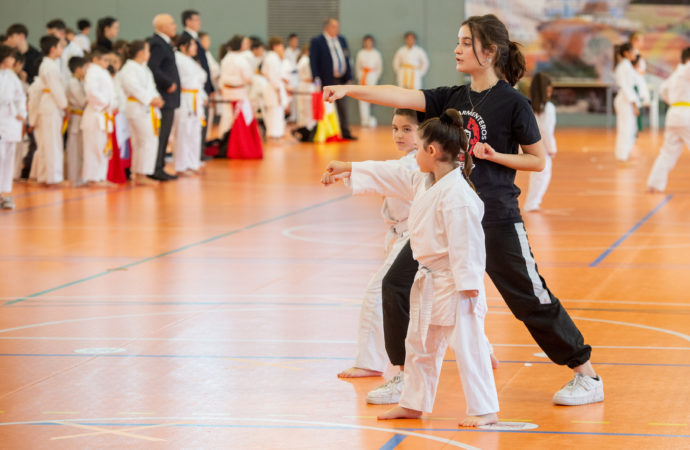 Deporte escolar: más de 400 karatecas participaron en el Predeuko de Alcalá de Henares