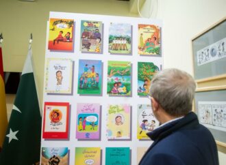 Exposición / La Fábrica del Humor de Alcalá acoge “GOGI visita España”, de Nigar Nazar 