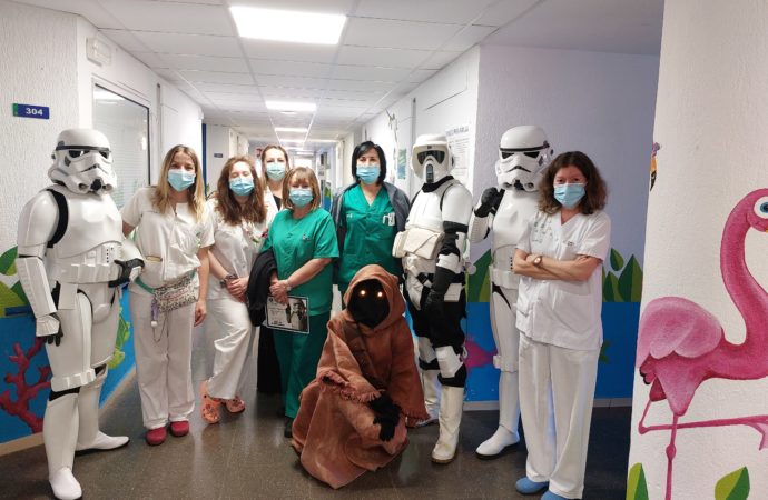 La Legión 501-Spanish Garrison de Star Wars visita el Hospital de Guadalajara