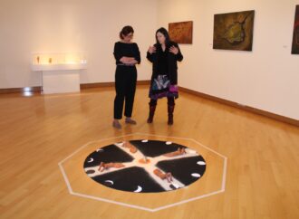 Exposición en Alcalá: Helena Aikin homenajea al “eterno femenino” en “Madre Tierra” 