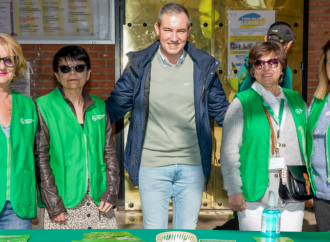 La Asociación Española Contra el Cáncer instaló una mesa informativa en Torrejón de Ardoz