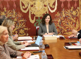 Ayuso celebrará en Alcalá su Consejo de Gobierno este miércoles, tras las peleas de grupos de inmigrantes